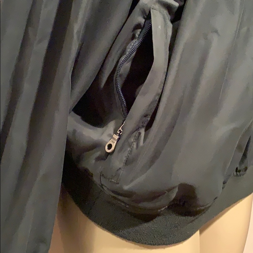 IZOD Golf Windbreaker - Picture 3 of 8